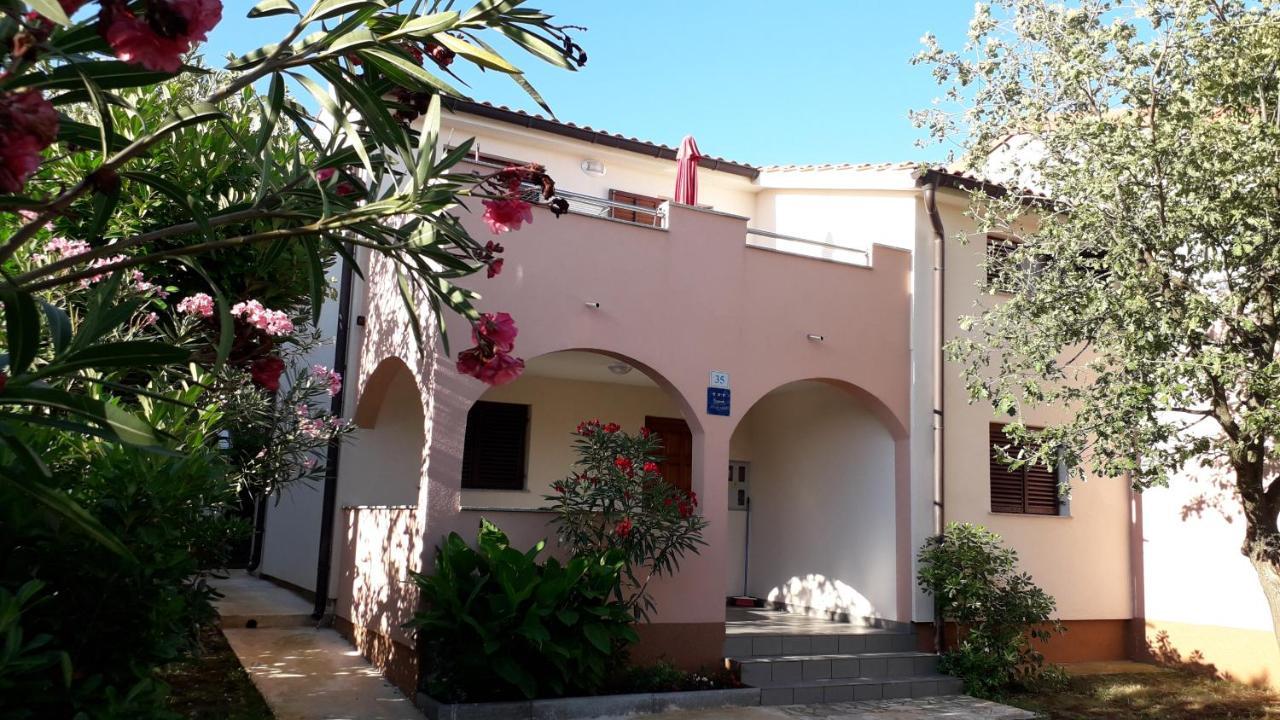 Apartmani Mia Ližnjan Exterior foto
