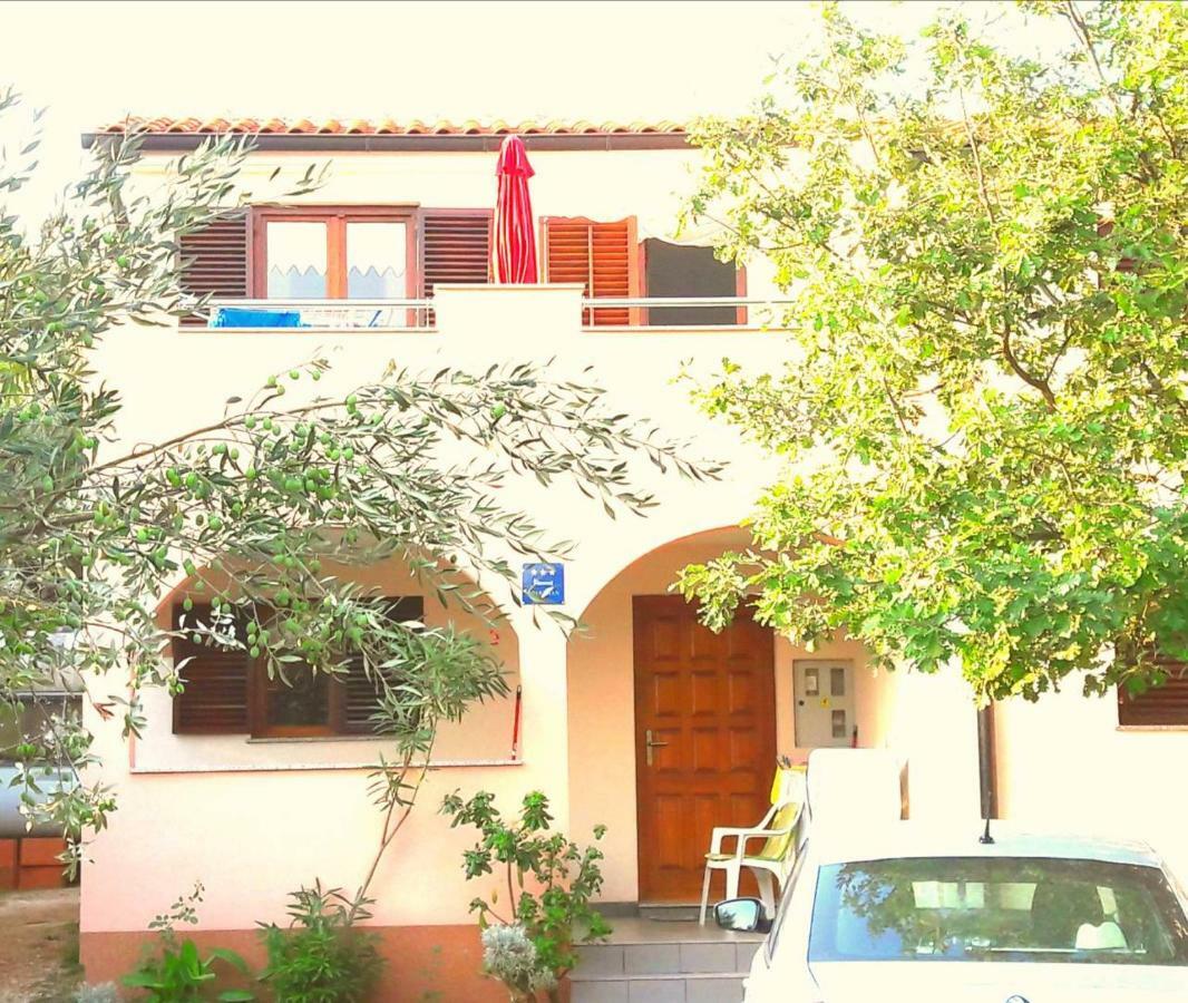 Apartmani Mia Ližnjan Exterior foto